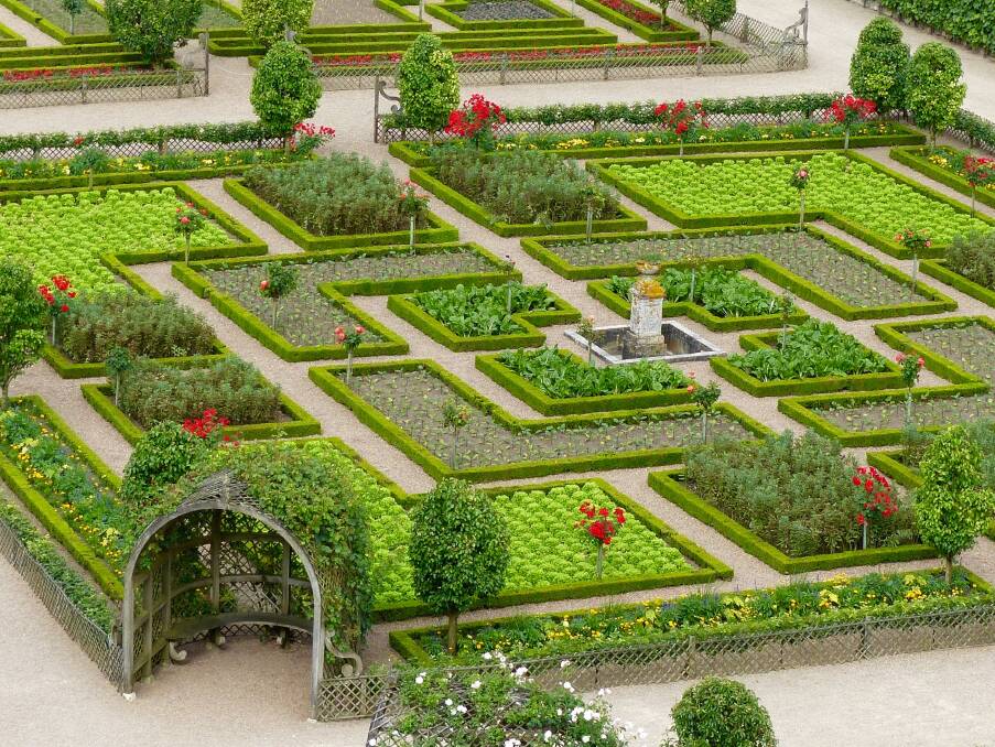 Undoubtedly one of the great potagers (a garden combining fruit, vegetables, flowers and herbs) of the world is Château Villandry – something to aspire to!