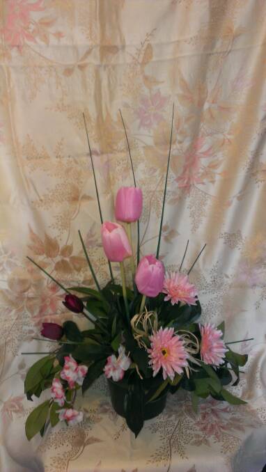 A European arrangement Elaine completed for her Diploma in Floristry course.