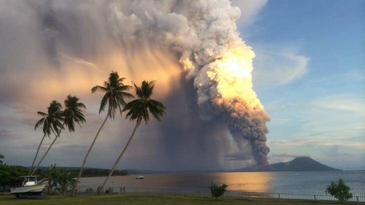 Tavurvur sends an ash cloud high into the sky. Photo: Oliver Bluett