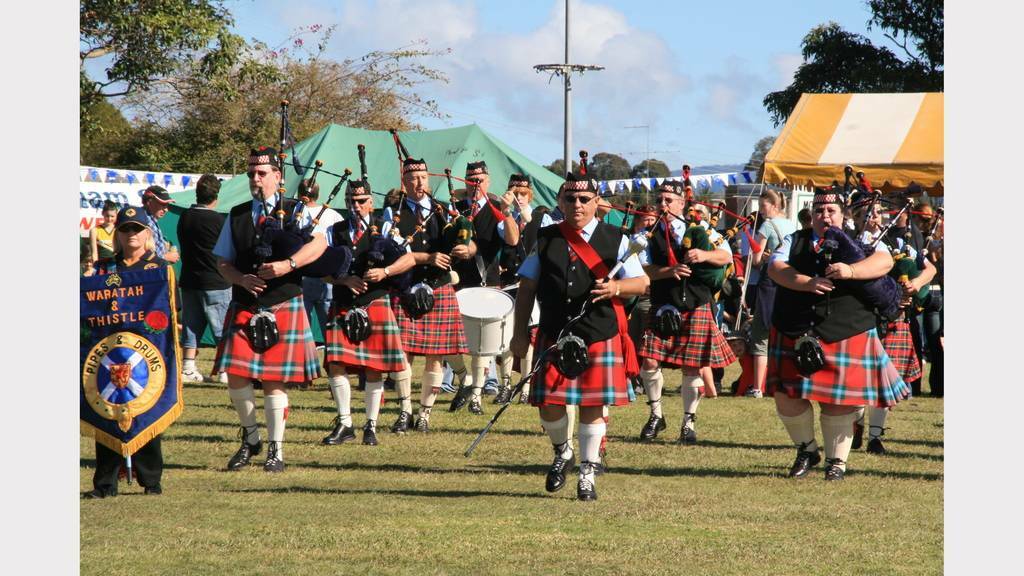 Kilts, crowds and bagpipes