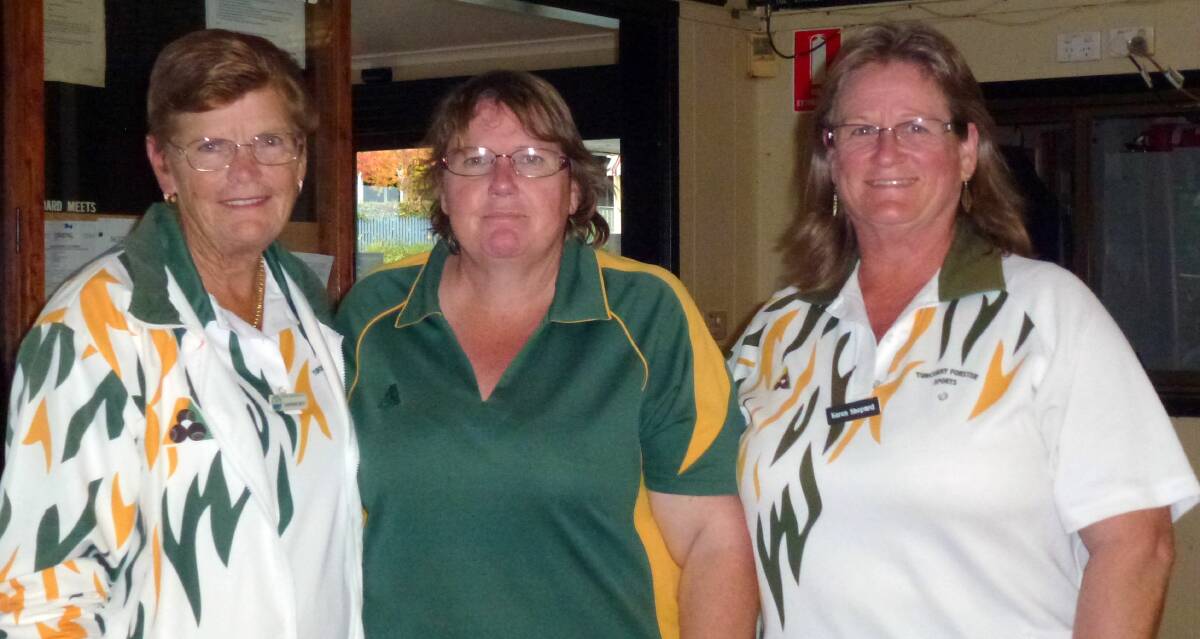 D Moy,  C Cook (Black Head) and K Sheppard from Forster / Tuncurry Sports in a composite team.