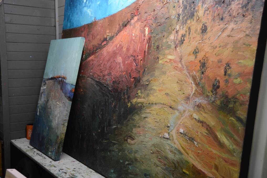 Rod grew up in Caparra and has always loved painting the rugged Australian landscape.