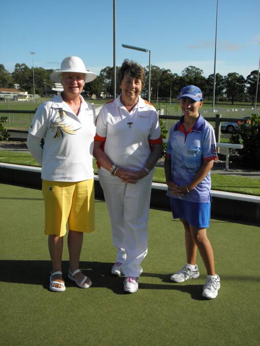 2019 Lower North Coast District Singles finalists Chris Willey (left) and Sarah Boddington (right)
with Association Vice President Lorraine Austin (centre)
