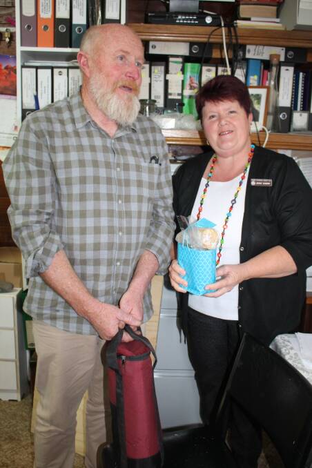 Interesting talk: Rod Spicer receives a thank you gift from THS president Jenny Cherry. The Tinonee landscape artist was guest speaker at the THS’s 14th AGM.