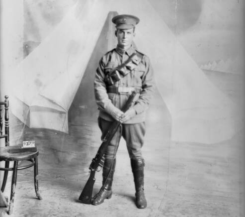 Studio portrait of 1063 Private (Pte) John William Hoad, No. 2 Section, 3rd Divisional Signal Company, of Knorritt Flat via Wingham, NSW. Photo from Australian War Memorial/DA09379