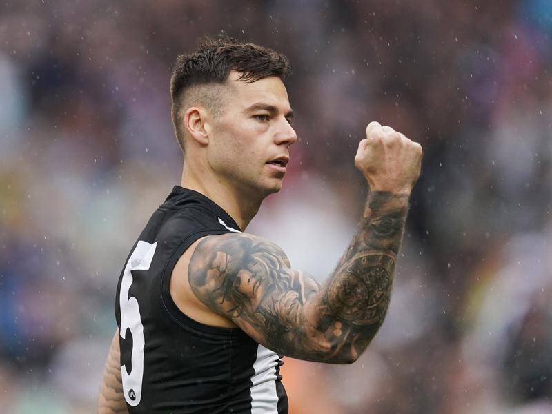 Jamie Elliott has re-signed for the Magpies, turning down interest from Melbourne and Brisbane.