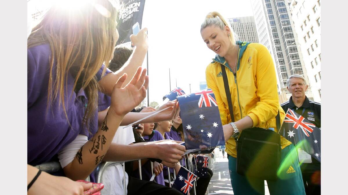 Basketballer Lauren Jackson meets fans during the official welcome home parade.