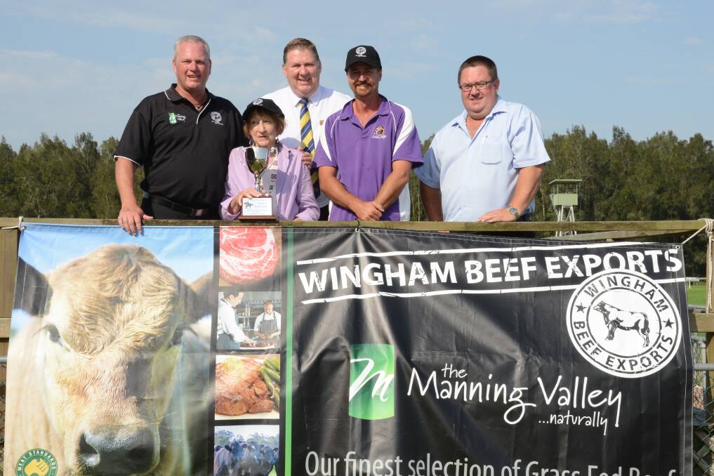 Wingham Beef Exports club presentation: Chris Black, Moira Munro, Greg Coleman, Nick Chambers and Grant Coleman